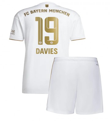 Bayern Munich Alphonso Davies #19 babykläder Bortatröja barn 2022-23 Korta ärmar (+ Korta byxor)
